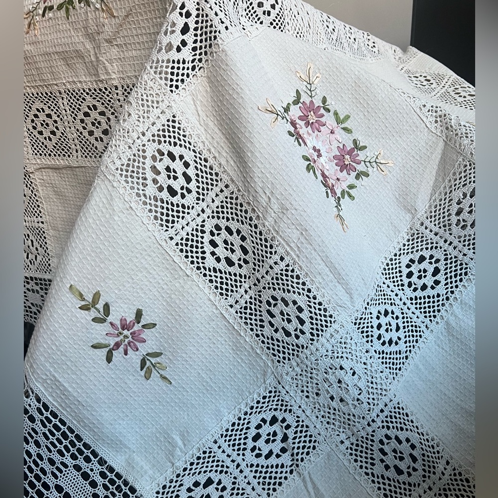 quilt, crocheted & embroidered, floral block pattern; bed cover, coverlet saloon